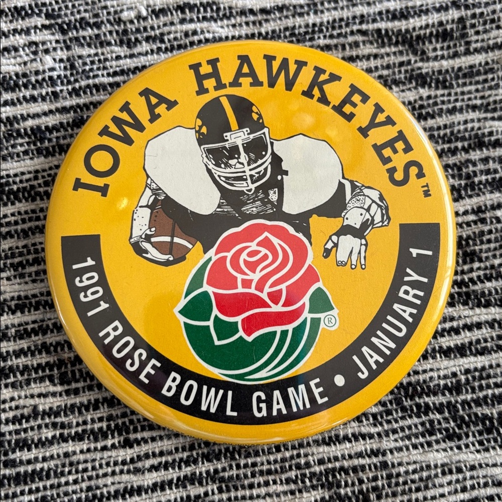 Vintage University of Iowa Hawkeyes Football Button Pin Rose Bowl 80’s - Picture 2 of 6